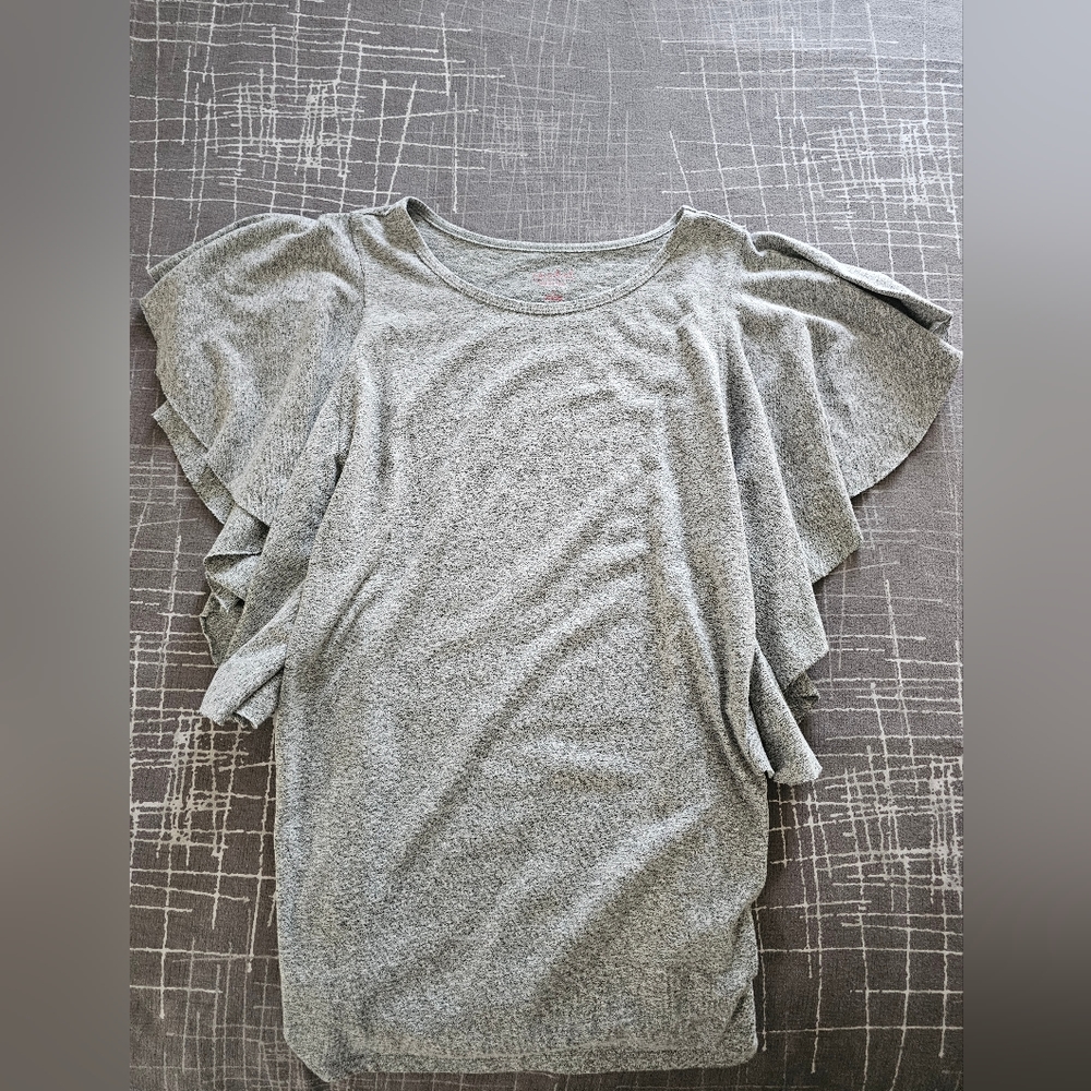 EUC Isabel maternity by Ingrid&Isabel maternity Ruffle Sleeve top, Grey, S